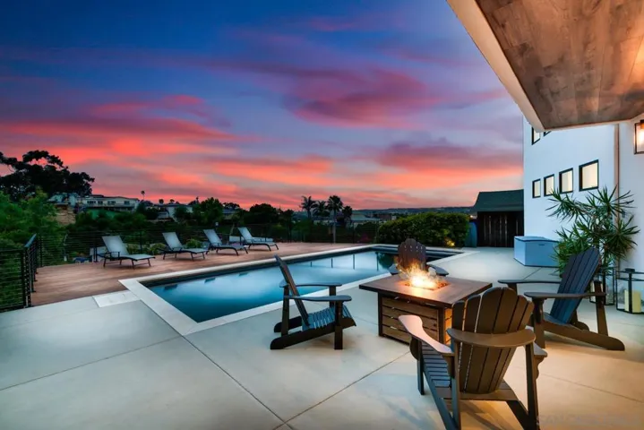 Heated salt water pool, large open patio & views of San Diego!