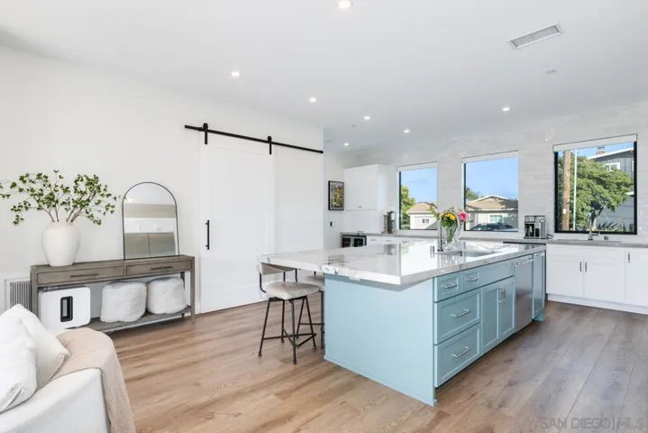 Modern updated kitchen, quartz countertops & Thermador appliances!