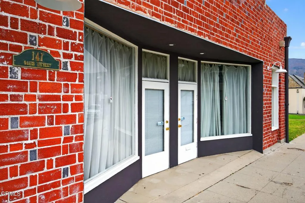 4-web-or-mls-Upmarketmedia_141Dav-12