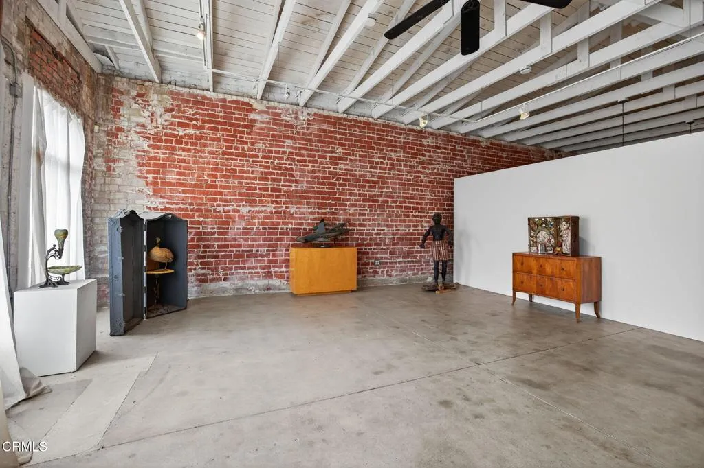 11-web-or-mls-Upmarketmedia_141Dav-32