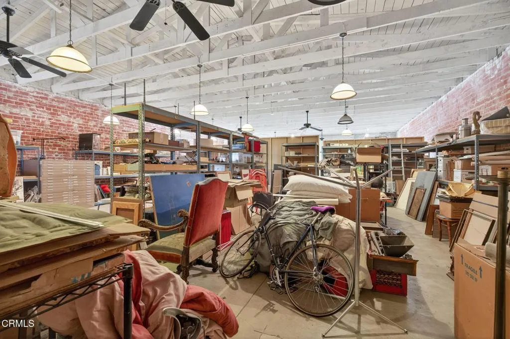 17-web-or-mls-Upmarketmedia_141Dav-50