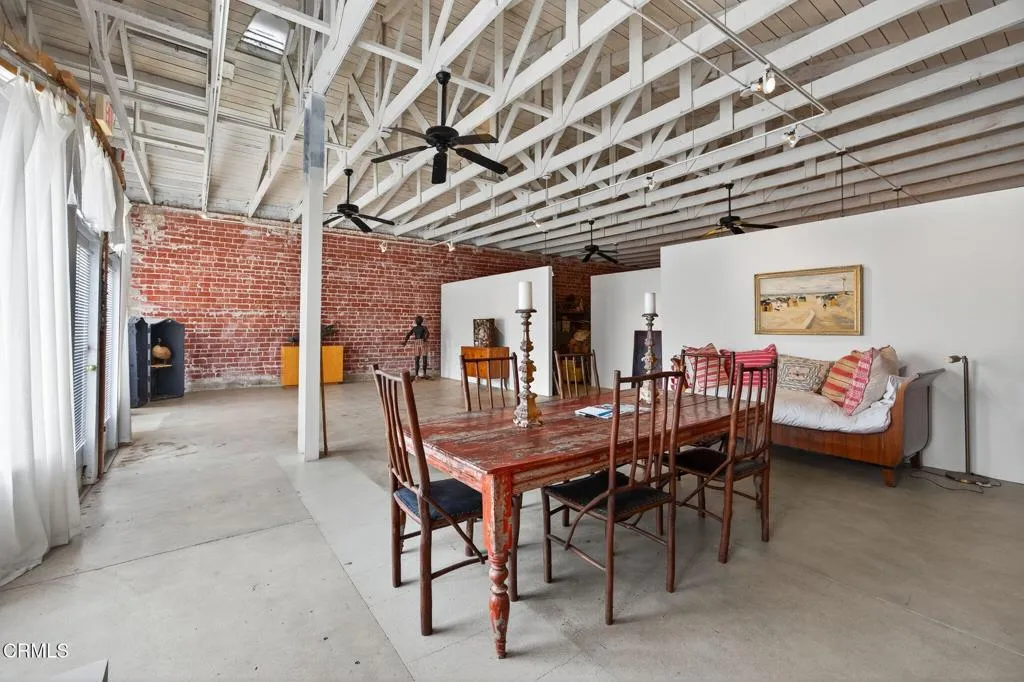 13-web-or-mls-Upmarketmedia_141Dav-39