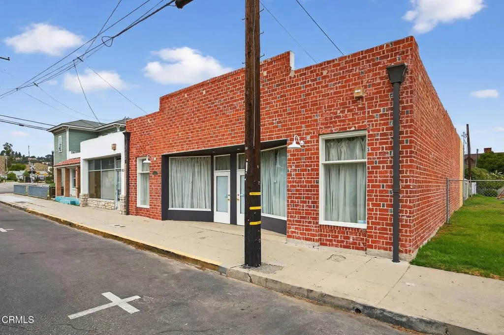 1-web-or-mls-Upmarketmedia_141Dav-2a