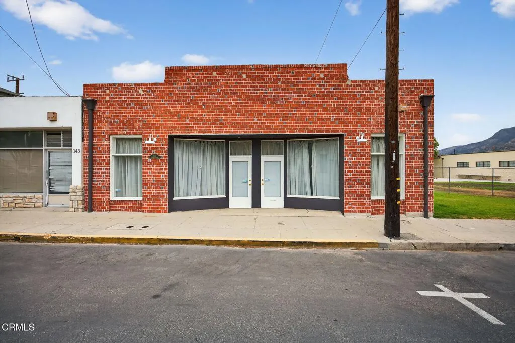 2-web-or-mls-Upmarketmedia_141Dav-5