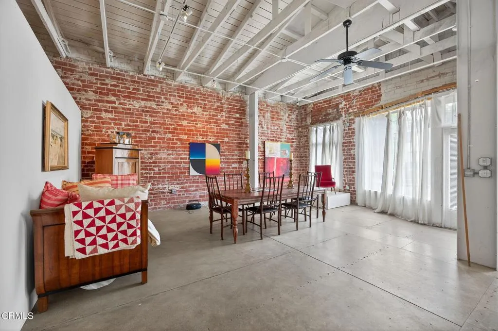 7-web-or-mls-Upmarketmedia_141Dav-20