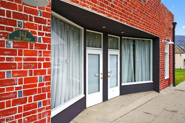 4-web-or-mls-Upmarketmedia_141Dav-12