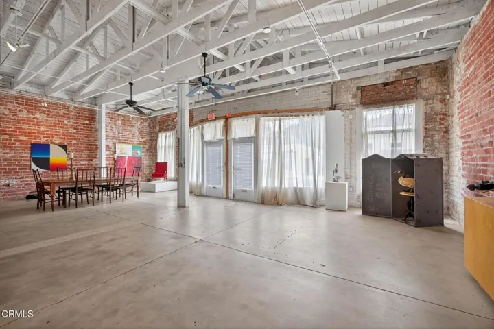 8-web-or-mls-Upmarketmedia_141Dav-24