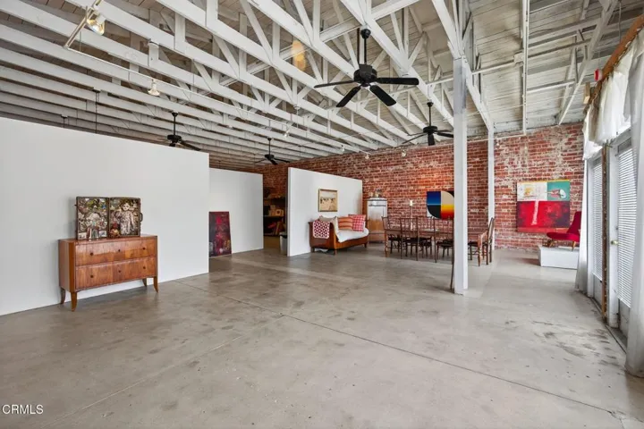 10-web-or-mls-Upmarketmedia_141Dav-28