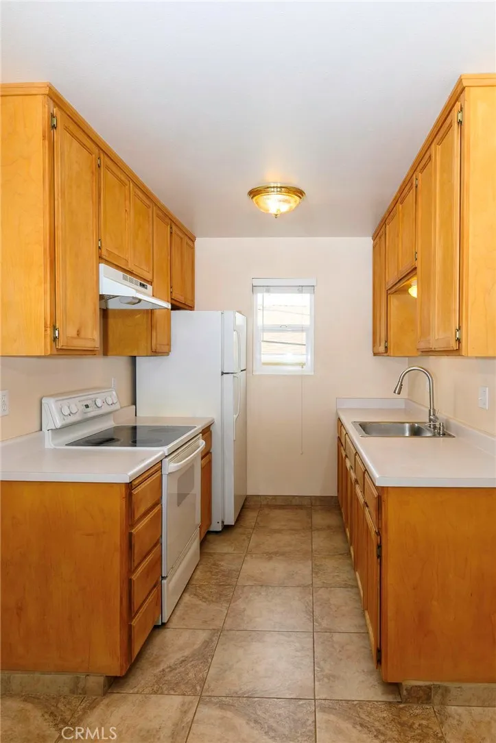 Electric range. Refrigerator included