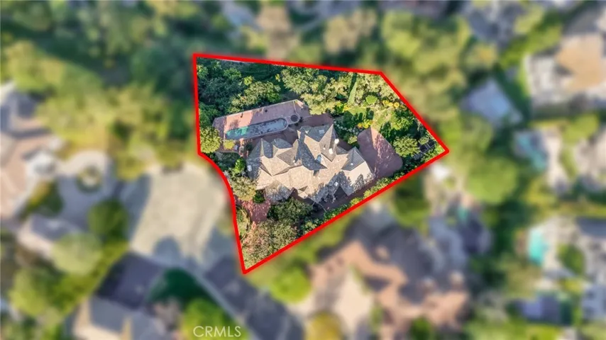 *Property line is approximate. Buyer to verify*