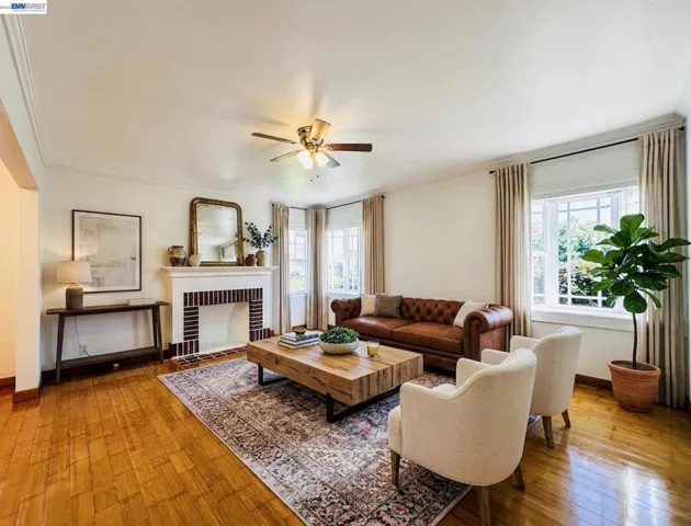 Living room (Virtually staged)