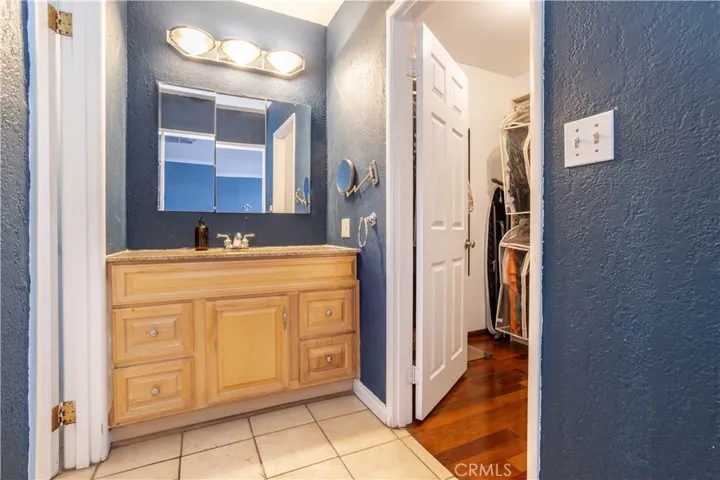 17101 Gault, Lake Balboa, California 91406