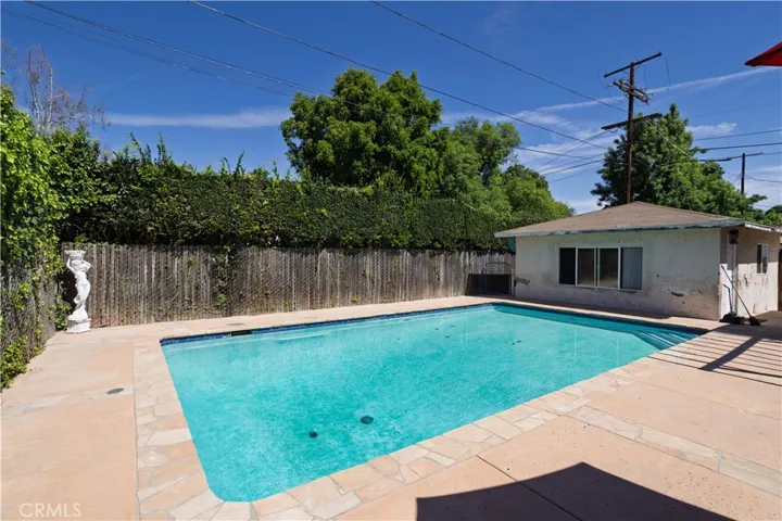 17101 Gault, Lake Balboa, California 91406