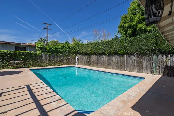 17101 Gault, Lake Balboa, California 91406