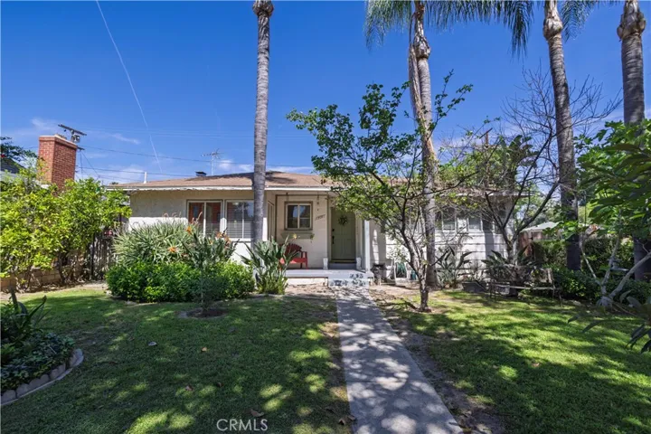 17101 Gault, Lake Balboa, California 91406