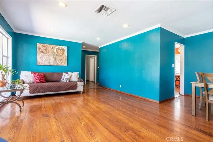 17101 Gault, Lake Balboa, California 91406