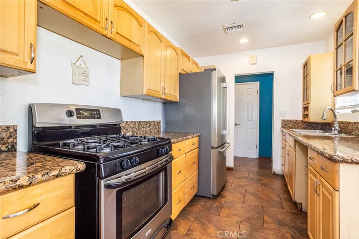 17101 Gault, Lake Balboa, California 91406