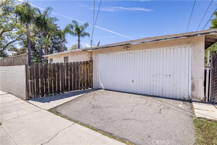 17101 Gault, Lake Balboa, California 91406