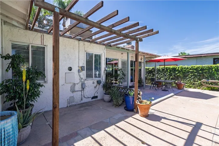 17101 Gault, Lake Balboa, California 91406