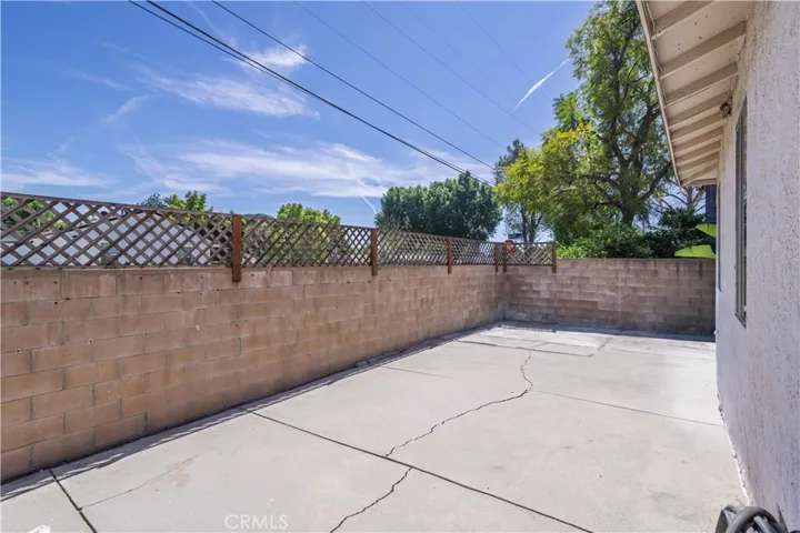 17101 Gault, Lake Balboa, California 91406