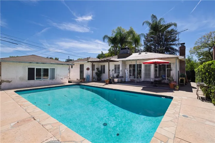 17101 Gault, Lake Balboa, California 91406