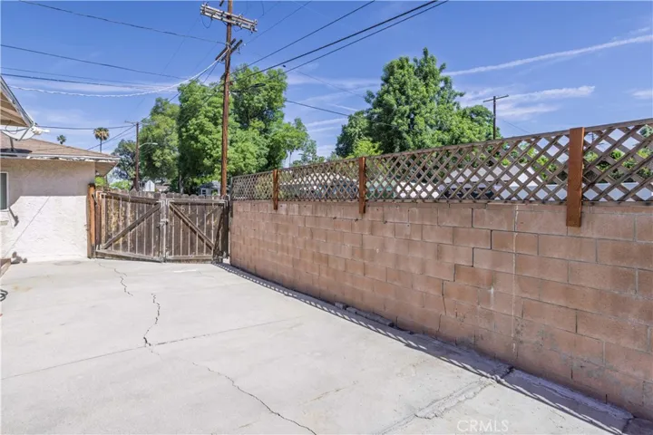 17101 Gault, Lake Balboa, California 91406