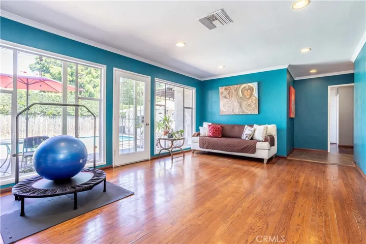 17101 Gault, Lake Balboa, California 91406