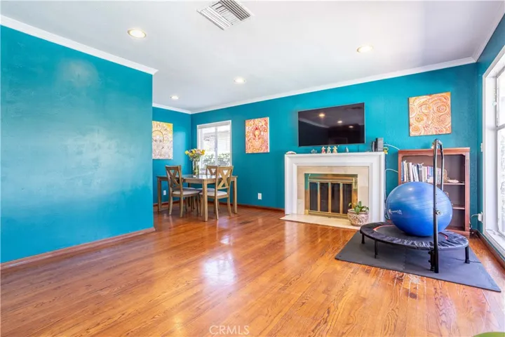 17101 Gault, Lake Balboa, California 91406