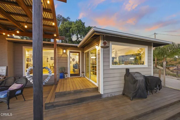 9-web-or-mls-Upmarket Media-559NLoo-twi0