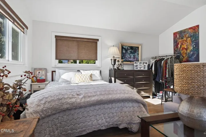 54-web-or-mls-Upmarket Media-559NLoo011