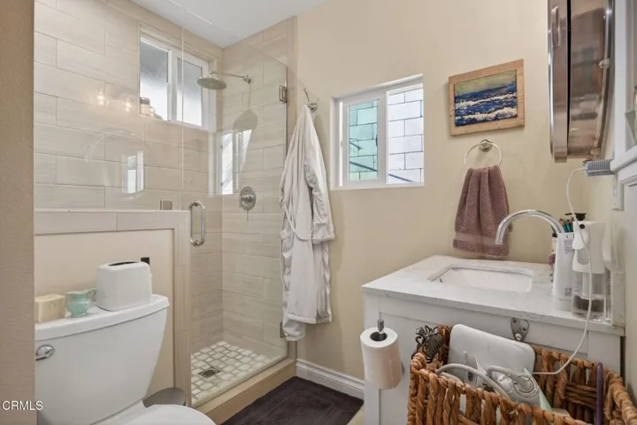 47-web-or-mls-Upmarket Media-559NLoo104
