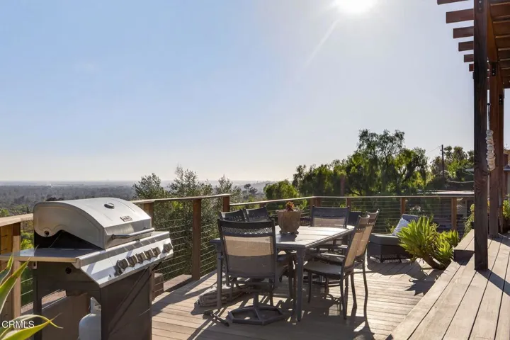 60-web-or-mls-Upmarket Media-559NLoo121