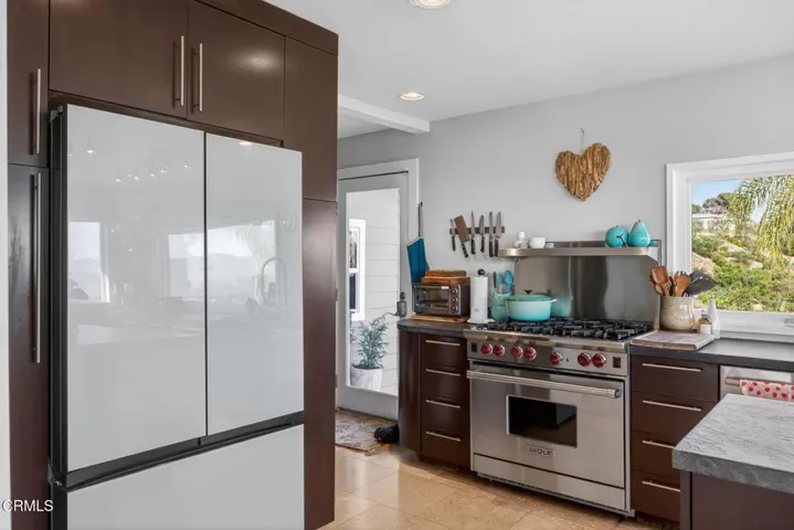 32-web-or-mls-Upmarket Media-559NLoo058