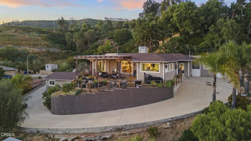 12-web-or-mls-Upmarket Media-559NLoo-twi