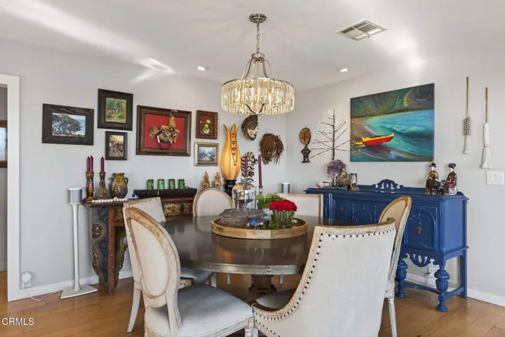 36-web-or-mls-Upmarket Media-559NLoo072