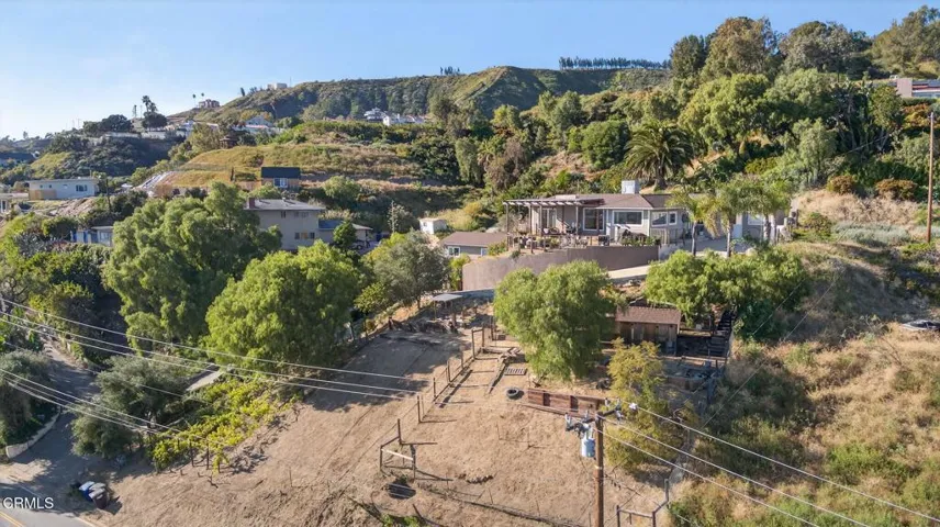 68-web-or-mls-Upmarket Media-559NLoo-aer