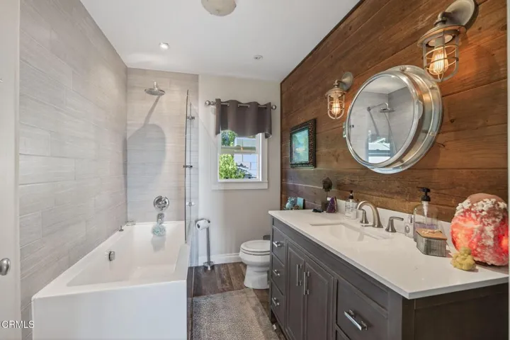 42-web-or-mls-Upmarket Media-559NLoo088