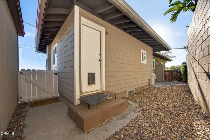 49-web-or-mls-Upmarket Media-559NLoo111