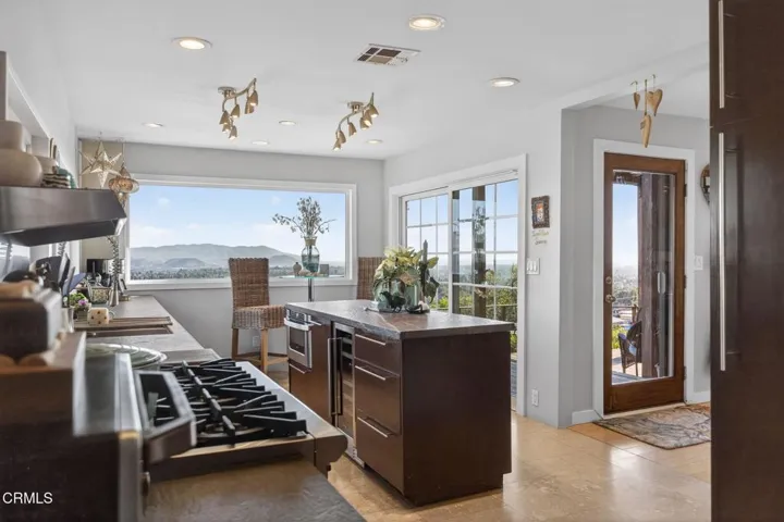 30-web-or-mls-Upmarket Media-559NLoo052