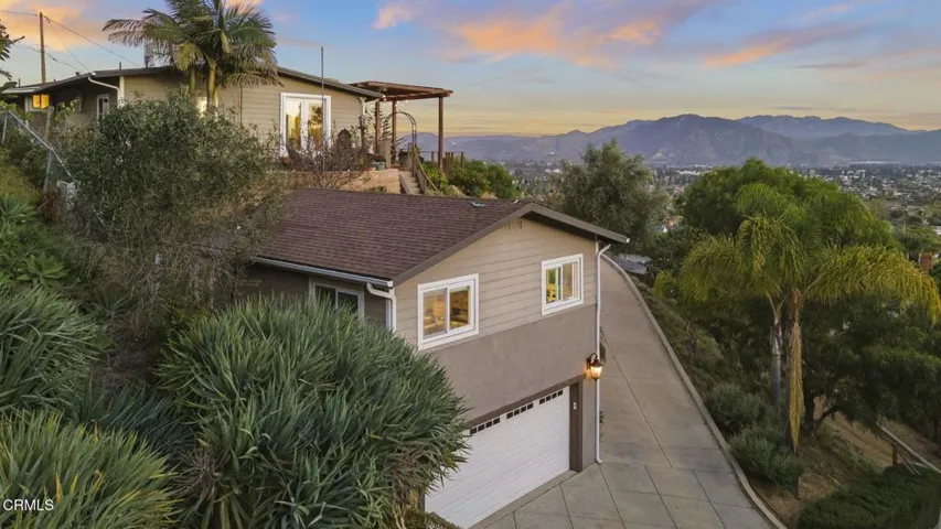 11-web-or-mls-Upmarket Media-559NLoo-twi