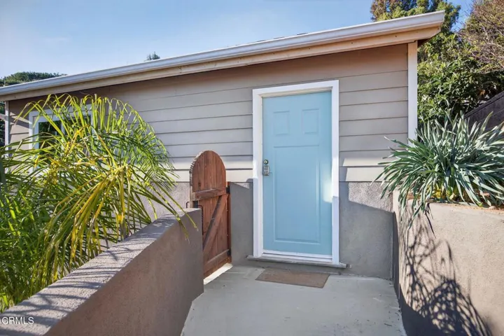 66-web-or-mls-Upmarket Media-559NLoo140