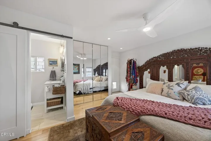 46-web-or-mls-Upmarket Media-559NLoo100