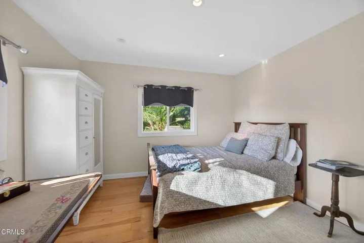 41-web-or-mls-Upmarket Media-559NLoo085
