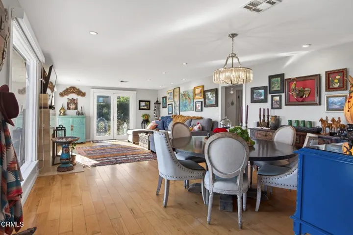 35-web-or-mls-Upmarket Media-559NLoo067
