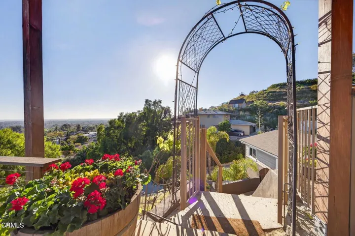63-web-or-mls-Upmarket Media-559NLoo130