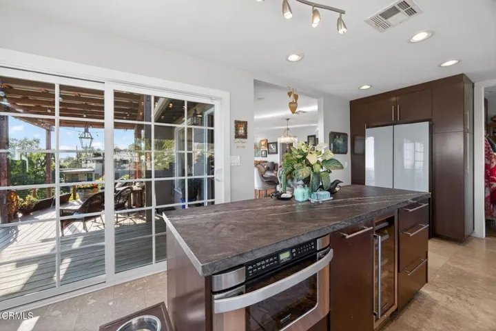 34-web-or-mls-Upmarket Media-559NLoo064