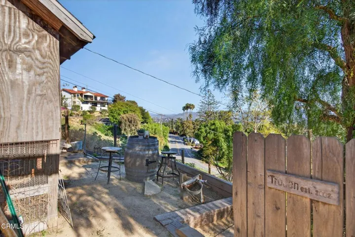 27-web-or-mls-Upmarket Media-559NLoo045