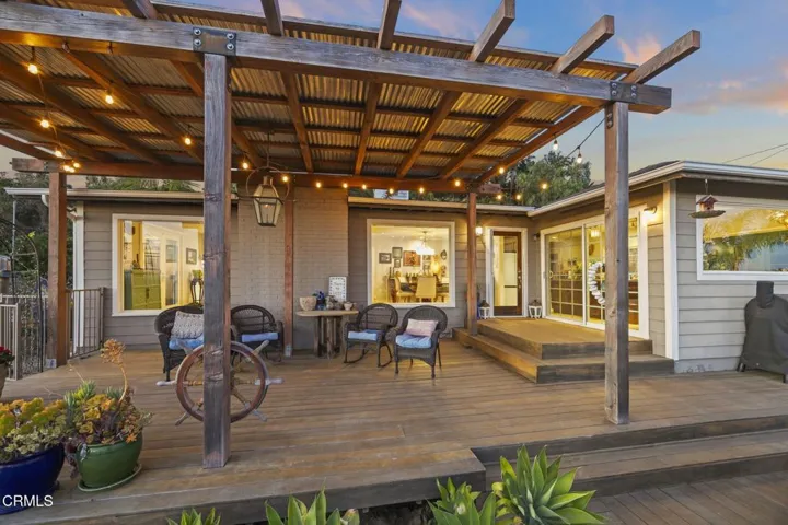 8-web-or-mls-Upmarket Media-559NLoo-twi0