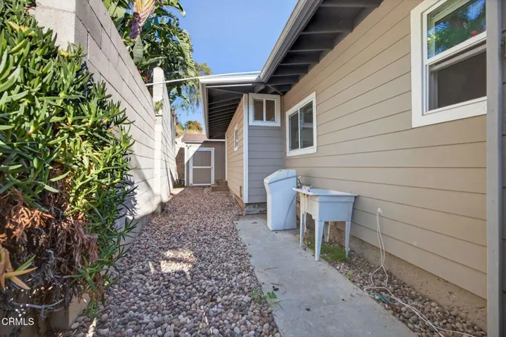 50-web-or-mls-Upmarket Media-559NLoo112