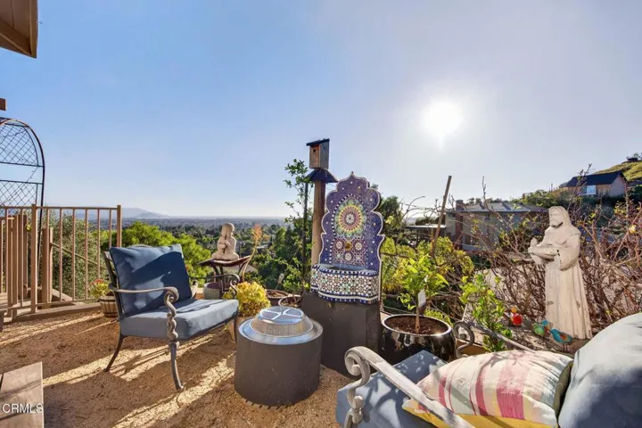 64-web-or-mls-Upmarket Media-559NLoo133